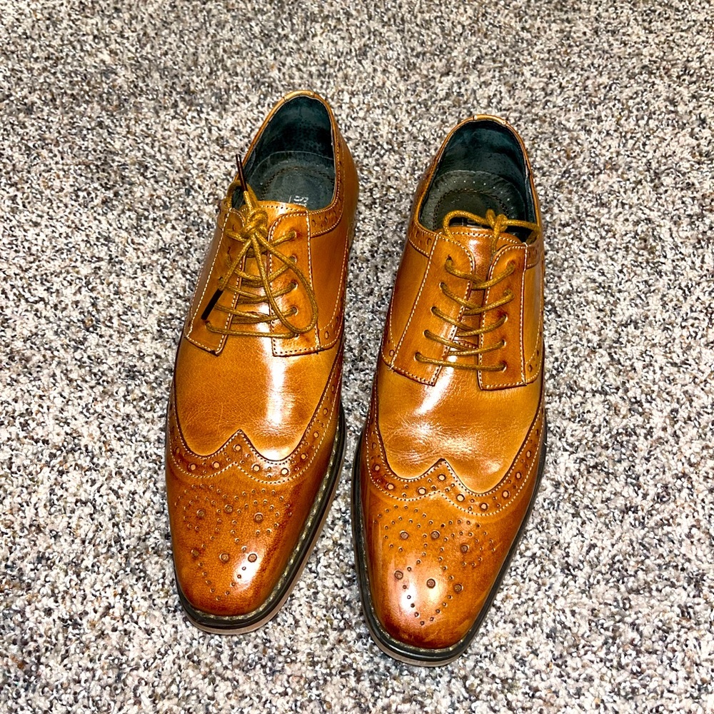 Dress shoes worn once